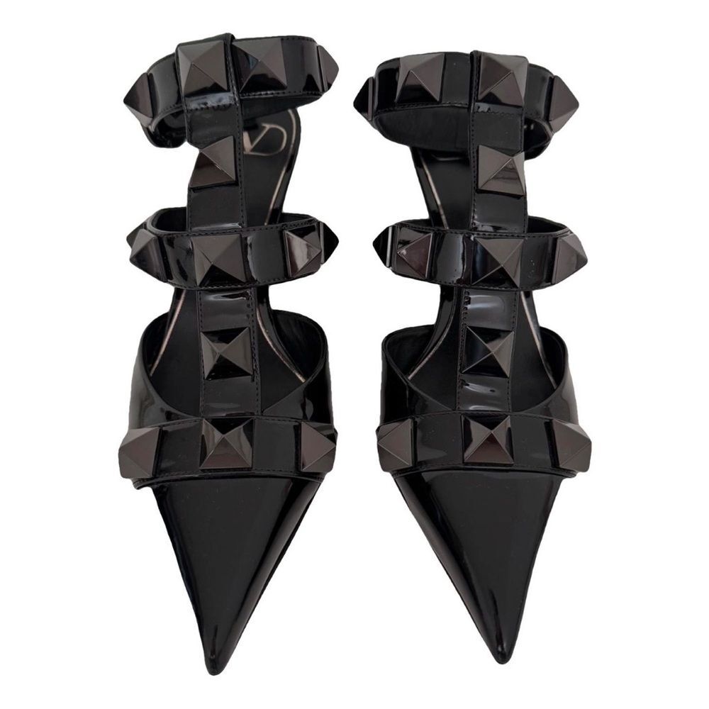 Valentino Garavani Black Patent Leather Roman Stud Heels Shoes Size EU 37 US 7